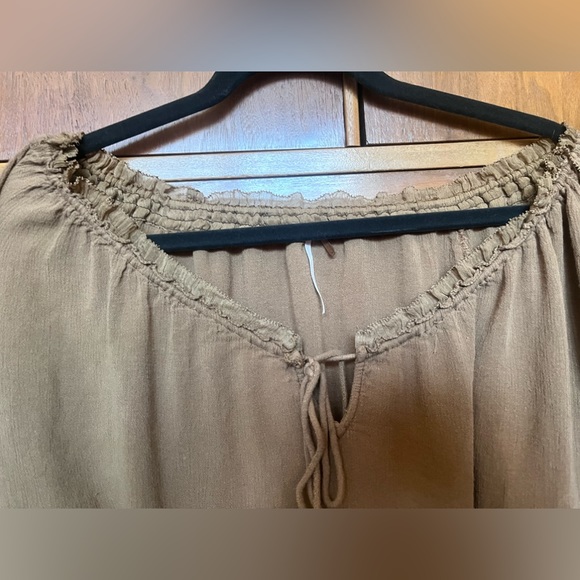Free People Brown boho flowy crop top cold shoulder bell sleeves • size Large - Picture 13 of 13